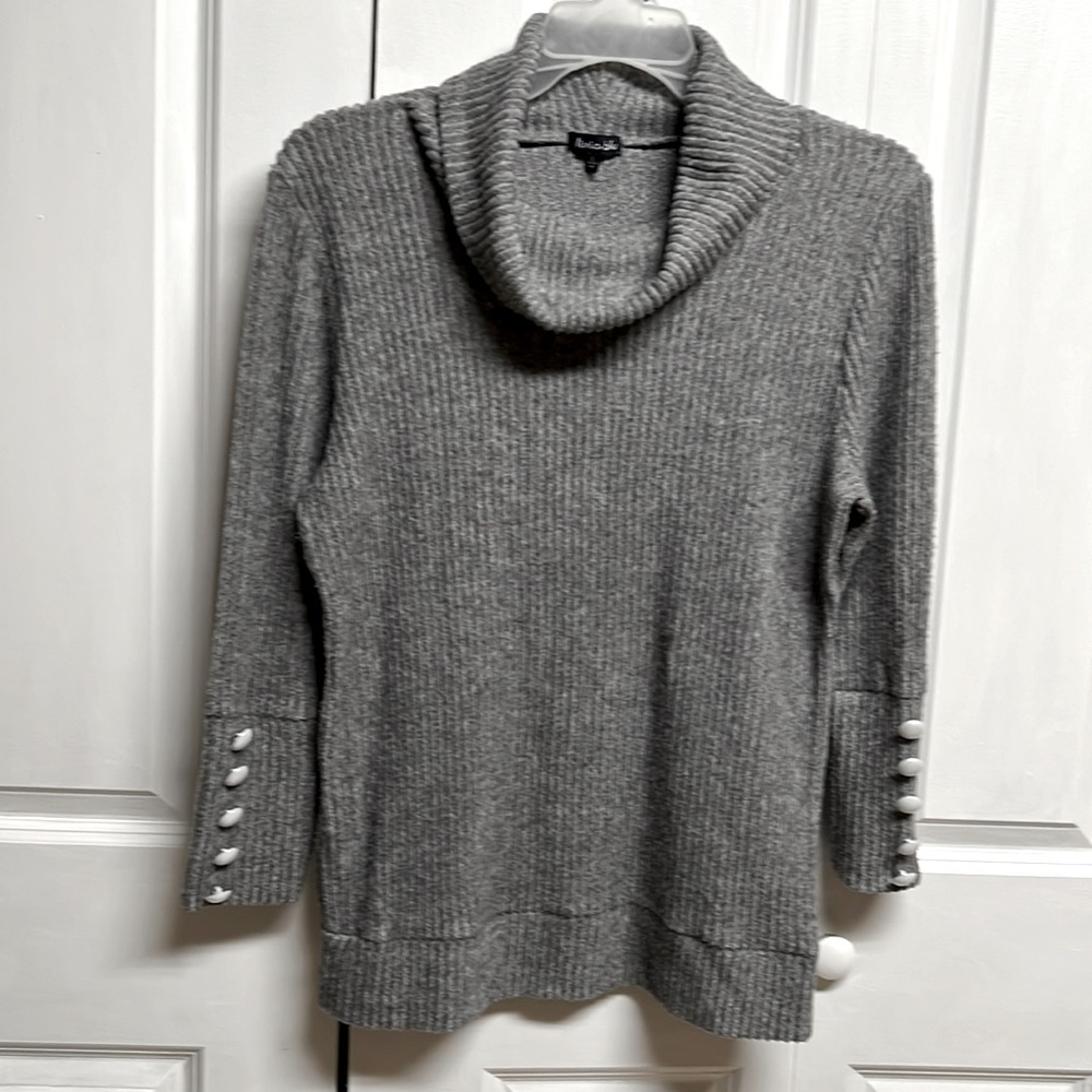 Olivia Blu Gray Crowl Neck Mid Sleeve Pull Over Sweater Size L
